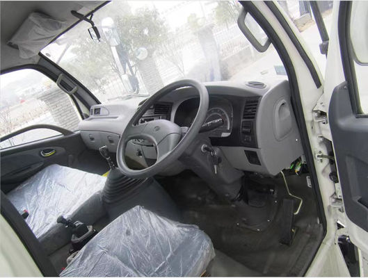 85KM/h Diesel Light Weight Truck 4x4 Double Row Fence Cargo Truck