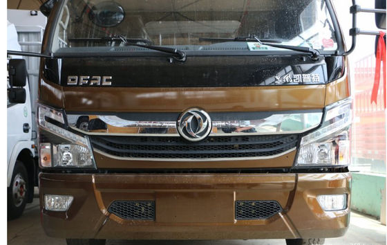 Kabin yang lebih luas Diesel 4x4 Truk kargo Berat ringan 5.5T Poros belakang Nominal